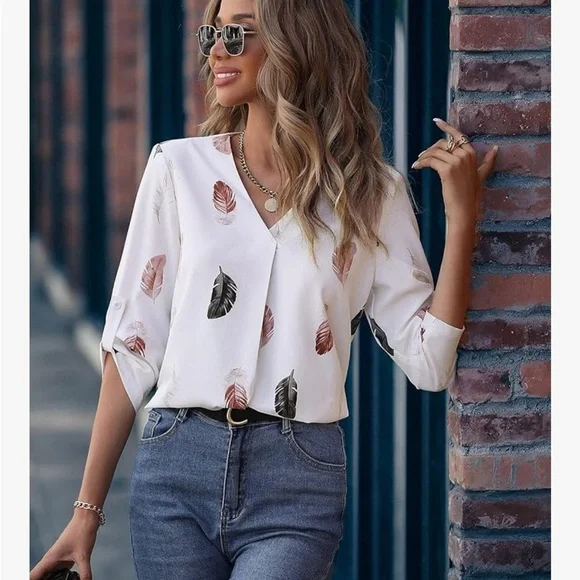 BloomChic Women's Feather Print Blouse Roll Tab Sleeve NWT 14-16 - Picture 4 of 9